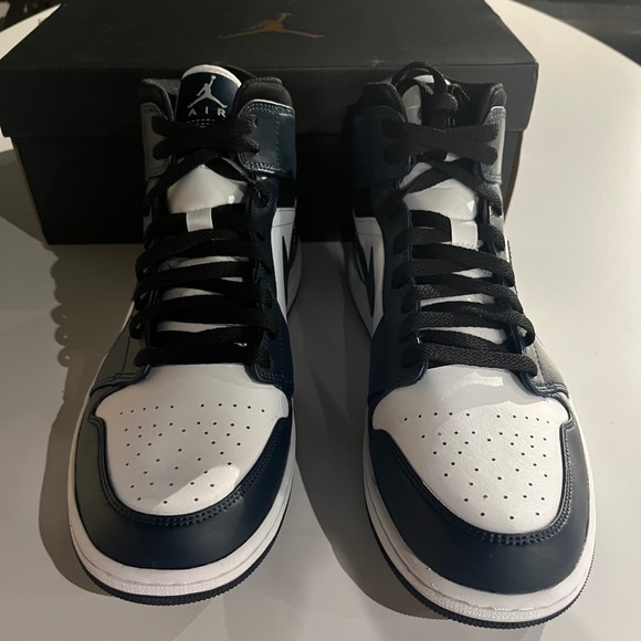 Jordan 1 Men’s Royal Navy and Black Sneakers - Picture 3 of 9